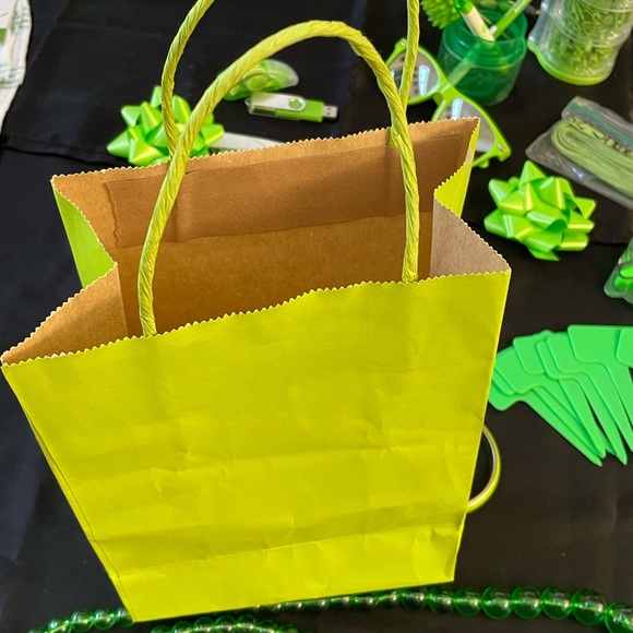 ❗5 For $2️⃣5️⃣ Bundle Sale❗️LIME-YELLOW-GREEN💚NO-MYSTERY💚BOX FULL OF MIXED ITEMS - Picture 14 of 16